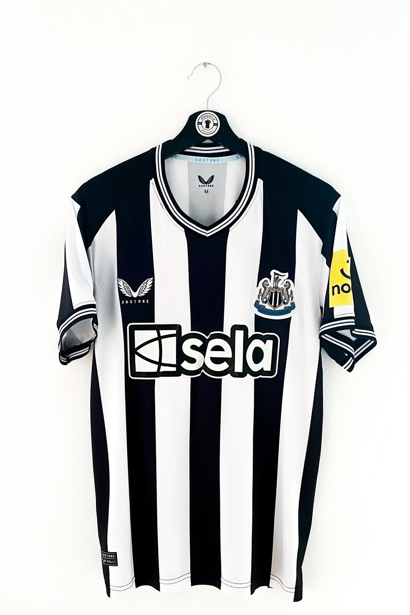 Newcastle United 2023/2024 Hjemmebane #Isak 14 Medium 10/10 - Retroshirts.dk